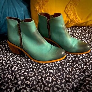 Short teal Booties